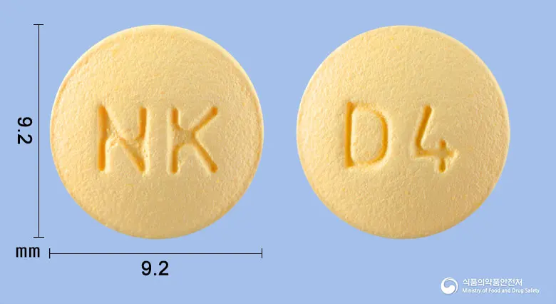 도네핀정10mg(도네페질염산염수화물) 앞뒤 사진 (노란색 원형, 각인 NK / D4)