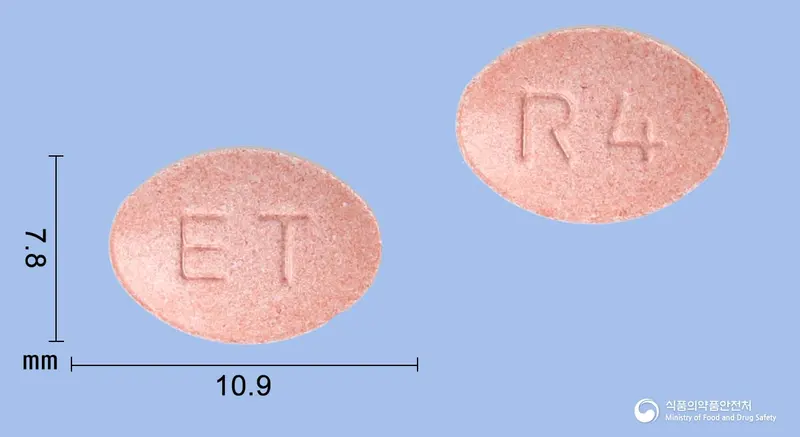 테라카스츄정4mg(몬테루카스트나트륨) 앞뒤 사진 (분홍색 타원형, 각인 ET / R4)