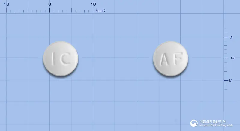 아세큐어정(아세클로페낙) 앞뒤 사진 (흰색 원형, 각인 IC / AF)