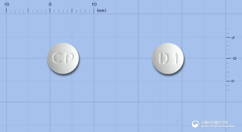 도네시아정5mg(도네페질염산염수화물) 앞뒤 사진 (흰색 원형, 각인 CP / D1)