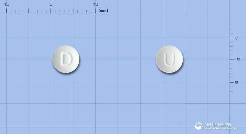 유로카린정2mg(톨터로딘-L-타르타르산염) 앞뒤 사진 (흰색 원형, 각인 D / U)