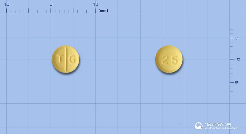 토핀스정25밀리그램(토피라메이트) 앞뒤 사진 (노란색 원형, 각인 T G / 25)