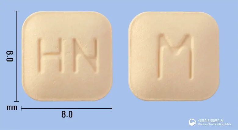 몬테로정10밀리그램(몬테루카스트나트륨) 앞뒤 사진 (노란색 사각형, 각인 HN / M)