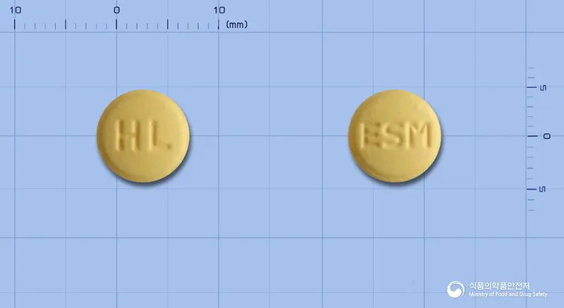 엔시트라세미서방정(트라마돌염산염, 아세트아미노펜) 앞뒤 사진 (노란색 원형, 각인 HL / ESM)