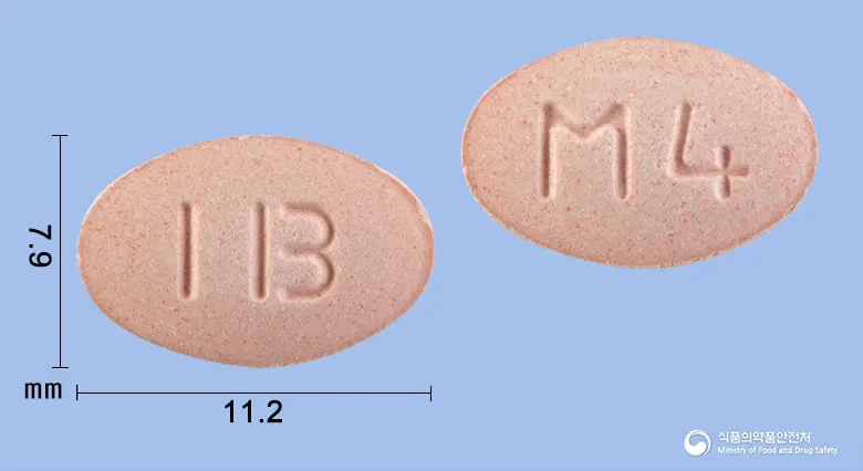 몬테포스츄정4mg(몬테루카스트나트륨) 앞뒤 사진 (분홍색 타원형, 각인 M4)