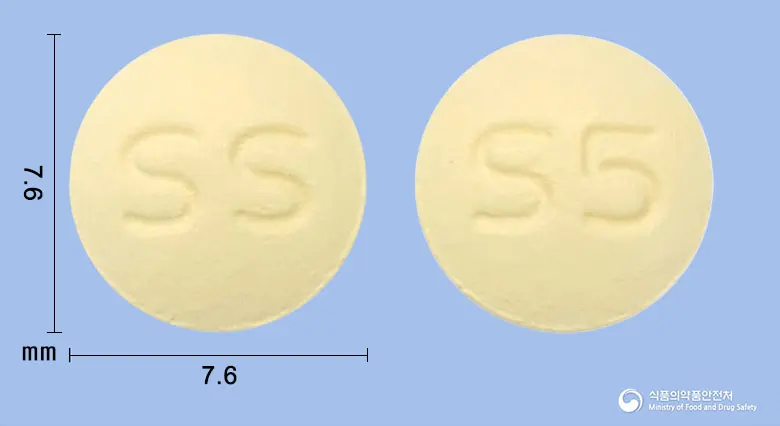 삼성솔리페나신정5mg(솔리페나신숙신산염) 앞뒤 사진 (노란색 원형, 각인 SS / S5)