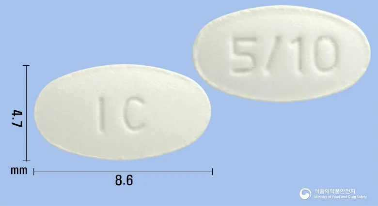 더블에이정5/10mg 앞뒤 사진 (흰색 타원형, 각인 IC / 5/10)