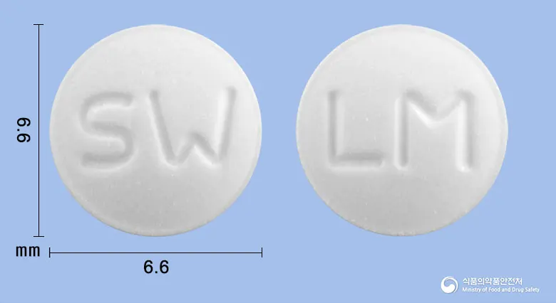 오파몬정(리마프로스트알파덱스) 앞뒤 사진 (흰색 원형, 각인 SW / LM)