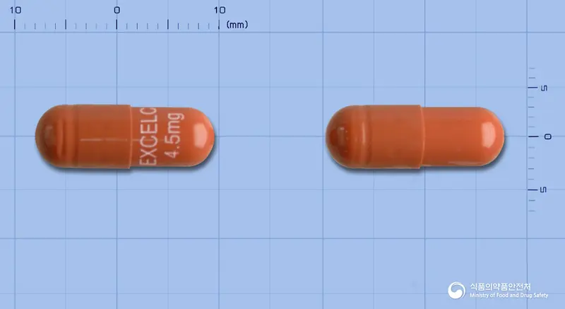 엑셀씨캡슐4.5밀리그램(리바스티그민타르타르산염) 앞뒤 사진 (갈색 캡슐, 각인 EXCELC4.5mg)