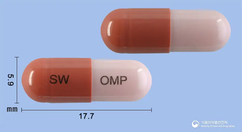 오메푸졸캡슐(오메프라졸) 앞뒤 사진 (갈색 캡슐, 각인 SW OMP)