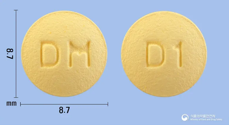 디멘도네정10밀리그램(도네페질염산염수화물) 앞뒤 사진 (노란색 원형, 각인 DM / D1)