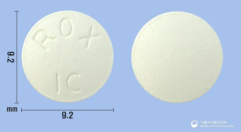 록시미드정150밀리그램(록시트로마이신) 앞뒤 사진 (흰색 원형, 각인 ROXIC)