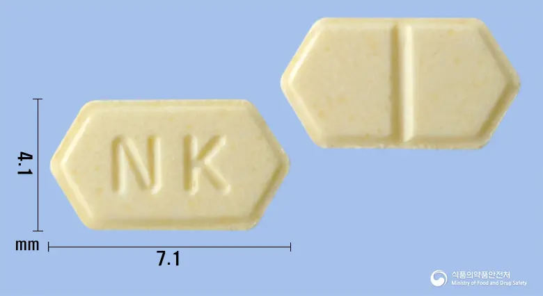 넥스디핀정2.5mg(에스암로디핀베실산염2.5수화물) 앞뒤 사진 (노란색 육각형, 각인 NK)