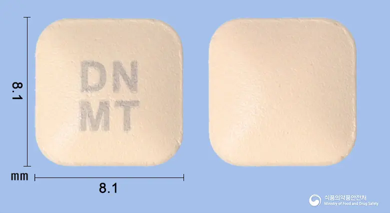 몬테스트정10mg(몬테루카스트나트륨) 앞뒤 사진 (분홍색 사각형, 각인 DNMT)