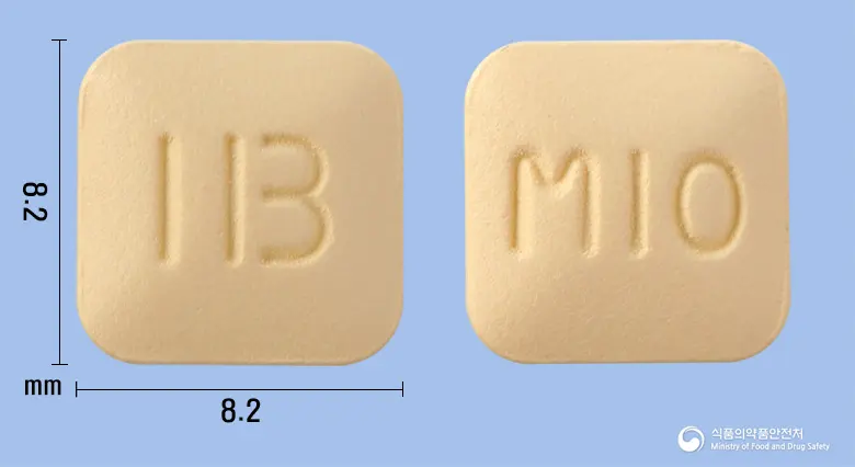 몬테포스정10mg(몬테루카스트나트륨) 앞뒤 사진 (주황색 사각형, 각인 M10)