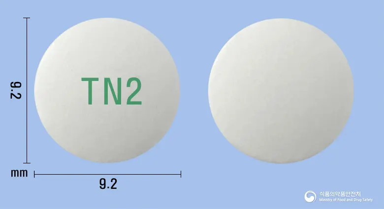 비보존탐스로신서방정0.2mg(탐스로신염산염) 앞뒤 사진 (흰색 원형, 각인 TN2)