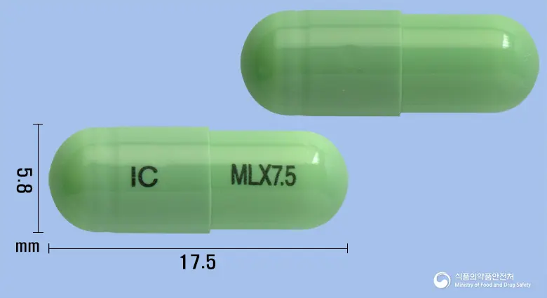 메로시캡슐7.5밀리그램(멜록시캄) 앞뒤 사진 (초록색 캡슐, 각인 IC MLX7.5)