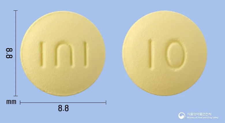 비보존도네페질정10mg(도네페질염산염수화물) 앞뒤 사진 (노란색 원형, 각인 I∩I / 10)