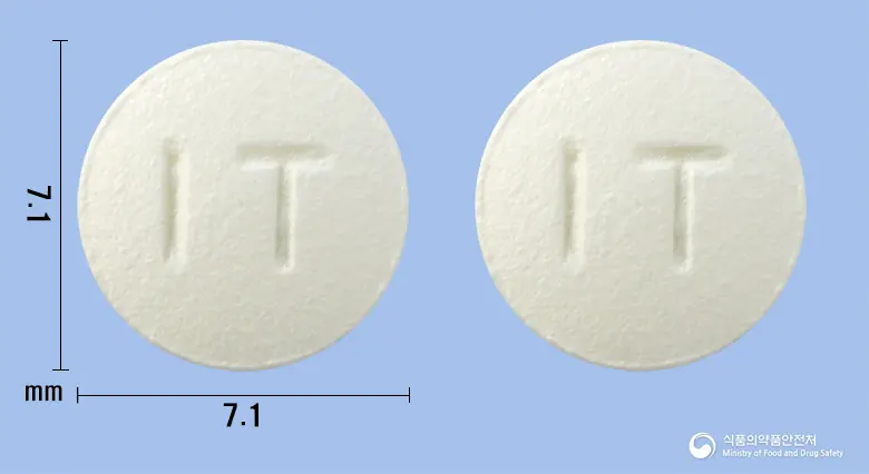 이토라핀정(이토프리드염산염) 앞뒤 사진 (흰색 원형, 각인 IT / IT)