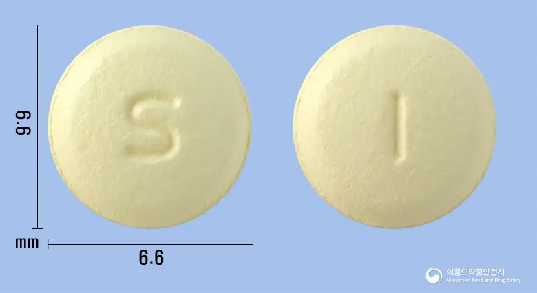 솔리카정5mg(솔리페나신숙신산염) 앞뒤 사진 (노란색 원형, 각인 S / 1)