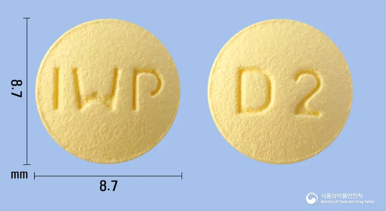 도넬정10밀리그램(도네페질염산염수화물) 앞뒤 사진 (노란색 원형, 각인 IWP / D2)