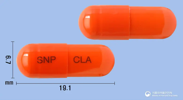 클로그린캡슐 앞뒤 사진 (주황색 캡슐, 각인 SNP CLA)