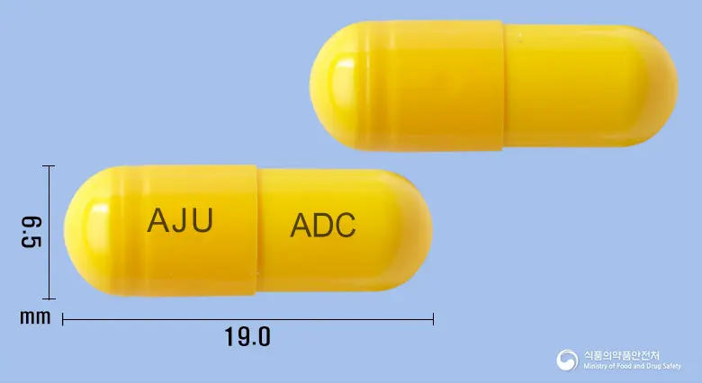 알두스캡슐(에르도스테인) 앞뒤 사진 (노란색 캡슐, 각인 AJU ADC)