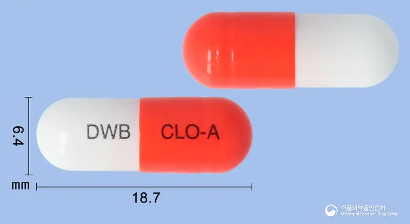 클로본스에이캡슐 앞뒤 사진 (빨간색 캡슐, 각인 DWB CLO-A)