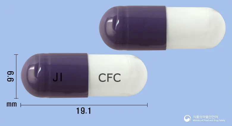 제클러캡슐250밀리그램(세파클러수화물) 앞뒤 사진 (보라색 캡슐, 각인 JI CFC)
