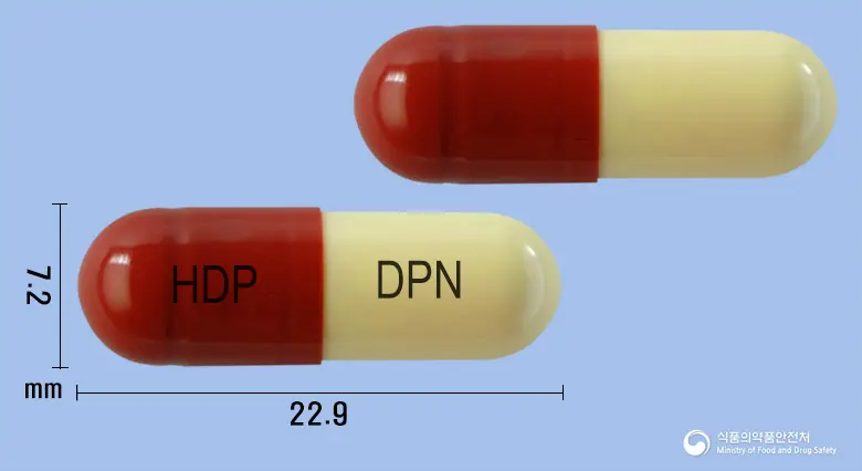 디피아녹스서방캡슐 앞뒤 사진 (갈색 캡슐, 각인 HDP DPN)