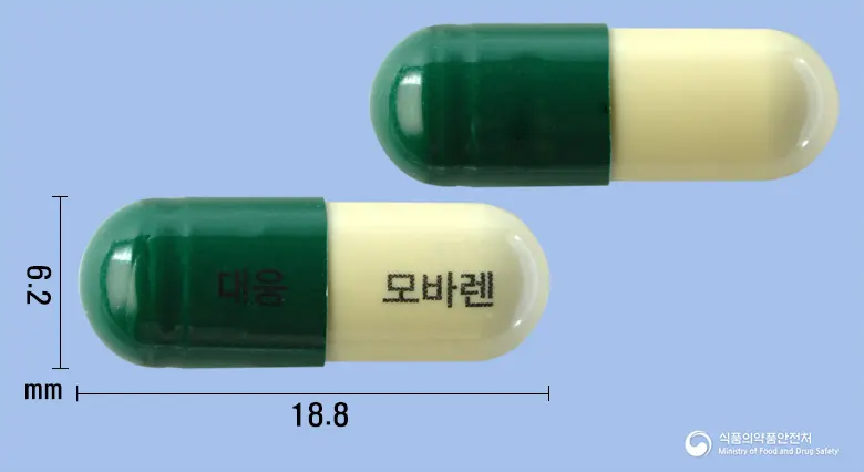 모바렌캡슐 앞뒤 사진 (초록색 캡슐, 각인 대웅 모바렌)