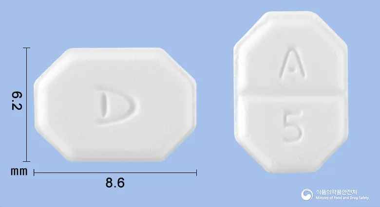 암로사정5밀리그램(암로디핀베실산염) 앞뒤 사진 (흰색 팔각형, 각인 A 5)