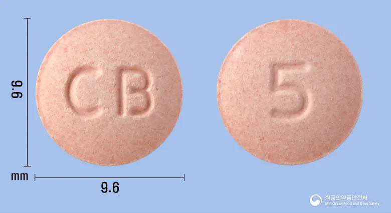 몬테로스츄정5mg(몬테루카스트나트륨) 앞뒤 사진 (분홍색 원형, 각인 CB / 5)