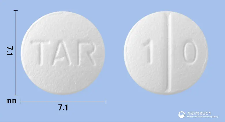 타리타정(베포타스틴베실산염) 앞뒤 사진 (흰색 원형, 각인 TAR / 1 0)