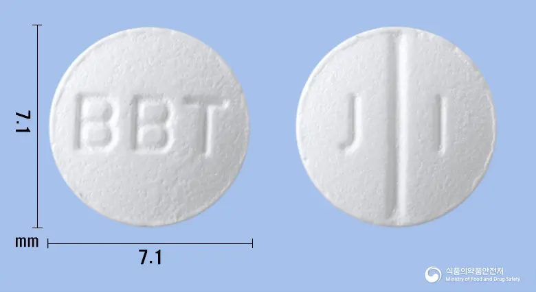 타제온정10밀리그램(베포타스틴베실산염) 앞뒤 사진 (흰색 원형, 각인 BBT / J I)