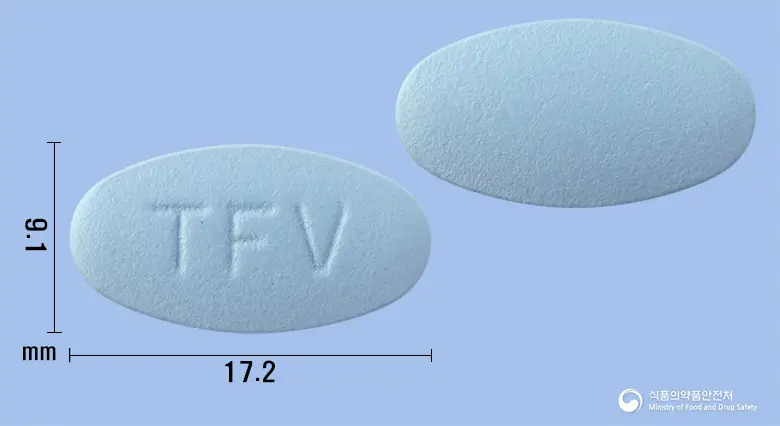 테포비어정(테노포비르디소프록실인산염) 앞뒤 사진 (파란색 타원형, 각인 TFV)