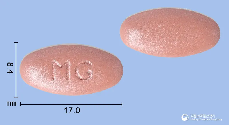 마그네비정 앞뒤 사진 (분홍색 타원형, 각인 MG)