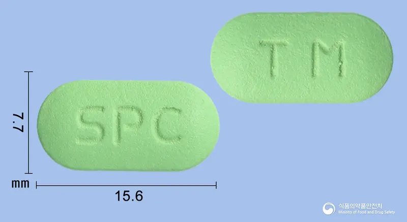 알티민정(알티옥트산트로메타민염) 앞뒤 사진 (연두색 장방형, 각인 SPC / TM)
