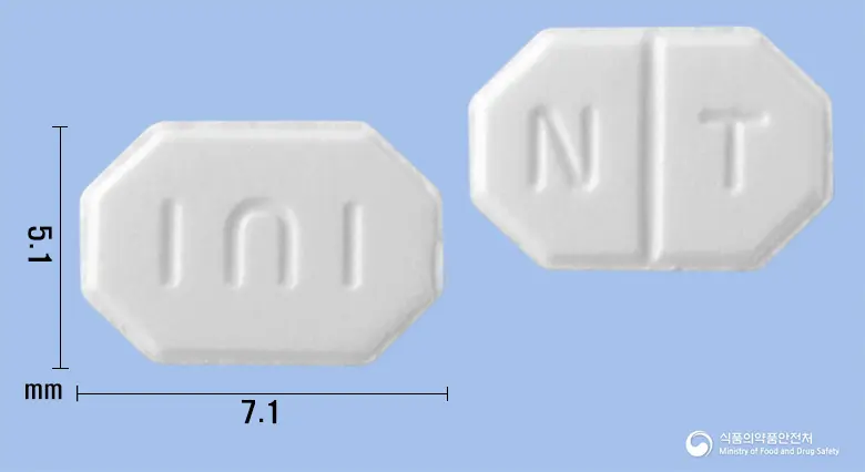 노텐션정2.5mg(에스암로디핀베실산염이수화물) 앞뒤 사진 (흰색 팔각형, 각인 I∩I / N T)