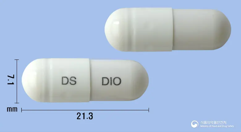 치스민캡슐(디오스민) 앞뒤 사진 (흰색 캡슐, 각인 DS DIO)