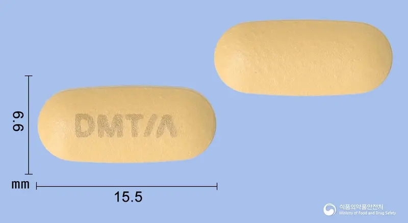 굿트라셋정 앞뒤 사진 (주황색 타원형, 각인 DMT/Λ)
