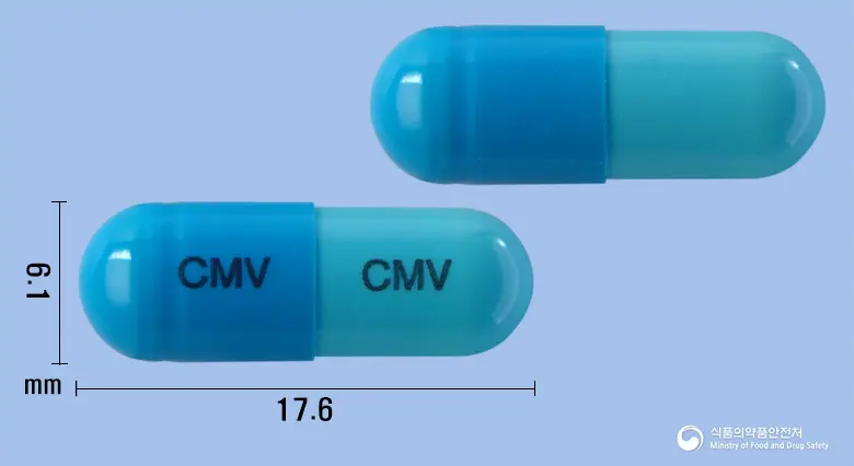 코파클캡슐250밀리그램(세파클러수화물) 앞뒤 사진 (파란색 캡슐, 각인 CMV CMV)