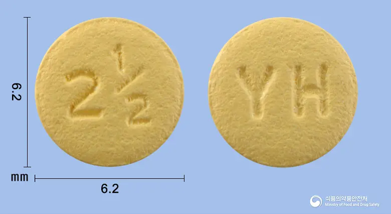 유한아픽사반정2.5mg(아픽사반) 앞뒤 사진 (노란색 원형, 각인 2½ / YH)