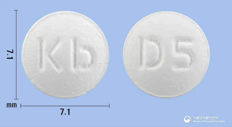 뉴로도네정5밀리그램(도네페질염산염일수화물) 앞뒤 사진 (흰색 원형, 각인 Kb / D5)