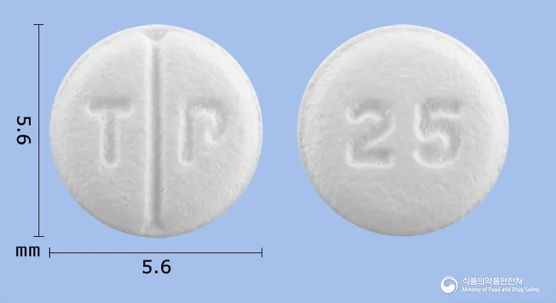토피맥스정25mg(토피라메이트) 앞뒤 사진 (흰색 원형, 각인 T P / 25)