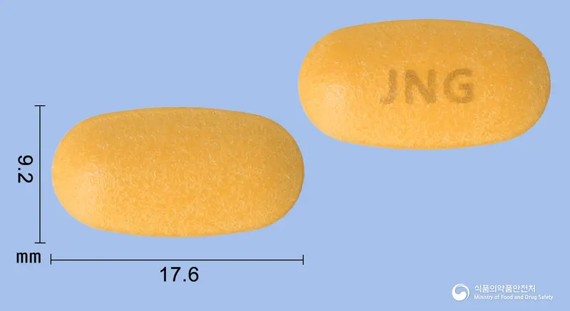 뉴글리아정(콜린알포세레이트) 앞뒤 사진 (주황색 타원형, 각인 JNG)