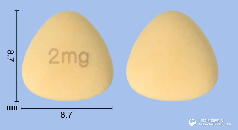 라파로벨정2밀리그램(시롤리무스) 앞뒤 사진 (노란색 삼각형, 각인 2mg)
