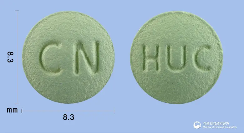 시나칼정(시나칼세트염산염) 앞뒤 사진 (초록색 원형, 각인 CN / HUC)