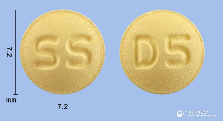 삼성도네페질정5밀리그램(도네페질염산염수화물) 앞뒤 사진 (노란색 원형, 각인 SS / D5)