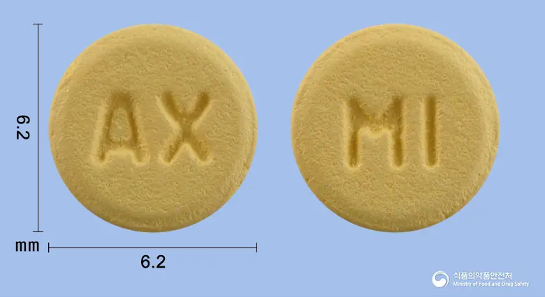명인아픽사반정2.5mg 앞뒤 사진 (노란색 원형, 각인 AX / MI)